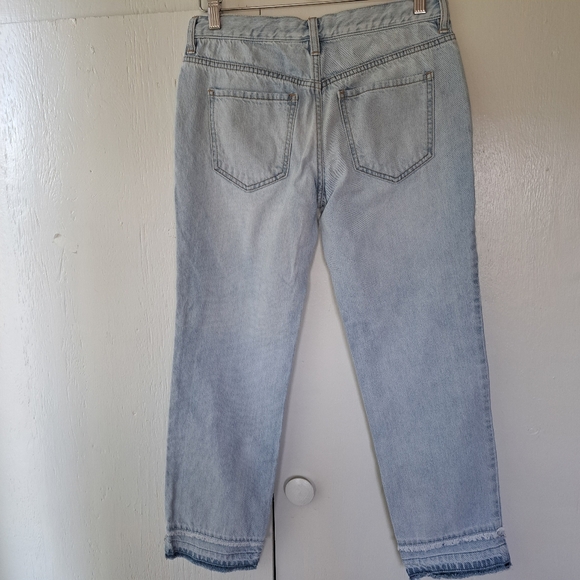 WE THE FREE Straight Leg Light Wash Cropped Button-Fly Double Frayed Hem SZ 26 - Picture 11 of 11